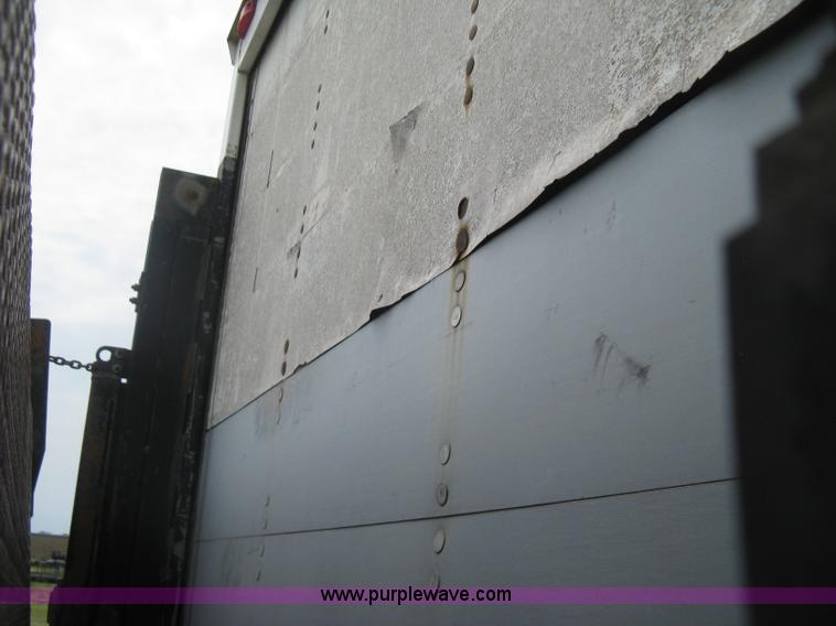 image for item H5382 1999 GMC T6500 box truck