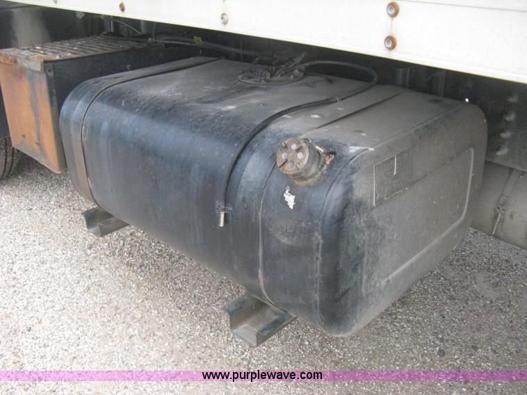 image for item H5382 1999 GMC T6500 box truck