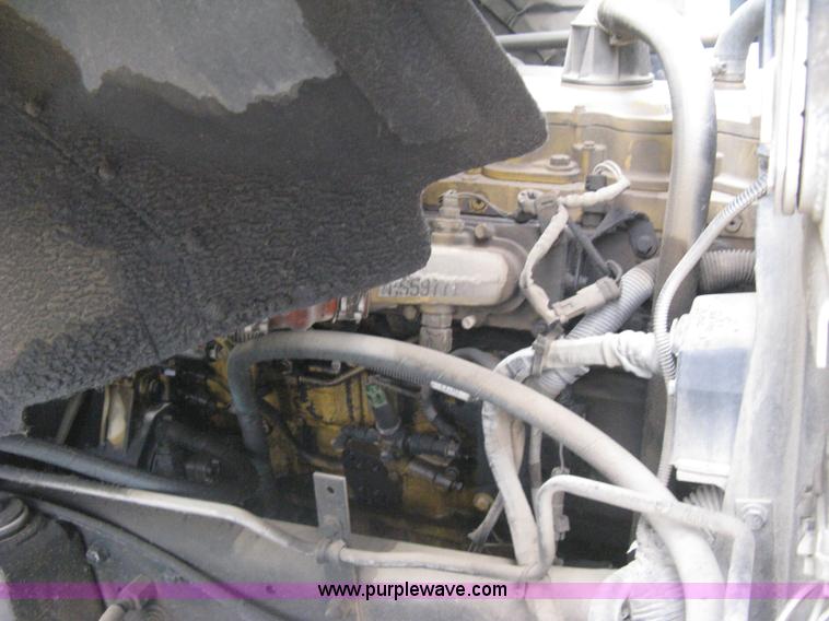 image for item H5382 1999 GMC T6500 box truck