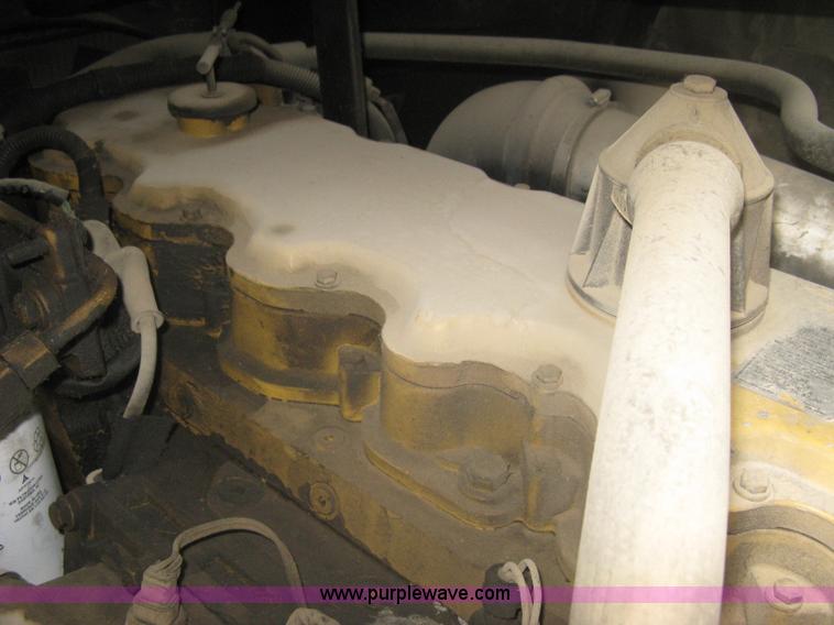 image for item H5382 1999 GMC T6500 box truck