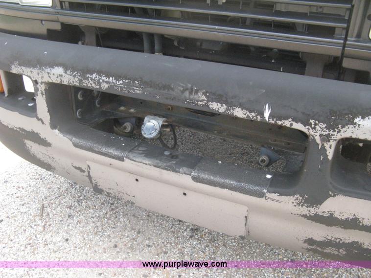 image for item H5382 1999 GMC T6500 box truck