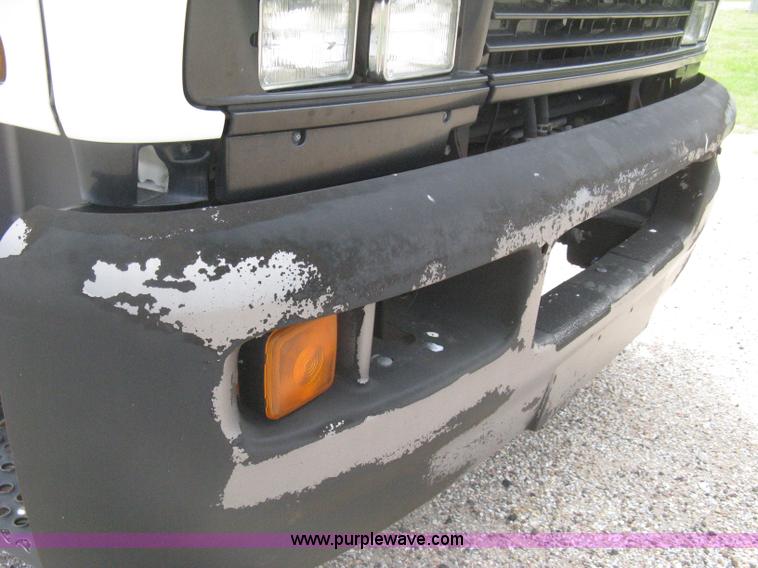 image for item H5382 1999 GMC T6500 box truck