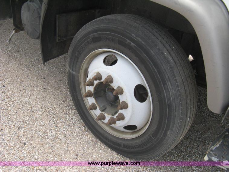 image for item H5382 1999 GMC T6500 box truck