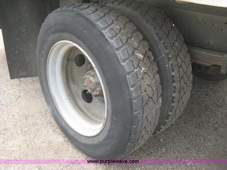 image for item H5382 1999 GMC T6500 box truck