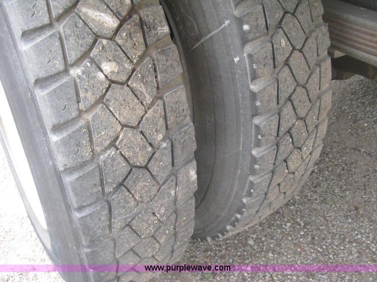 image for item H5382 1999 GMC T6500 box truck