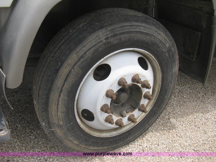 image for item H5382 1999 GMC T6500 box truck