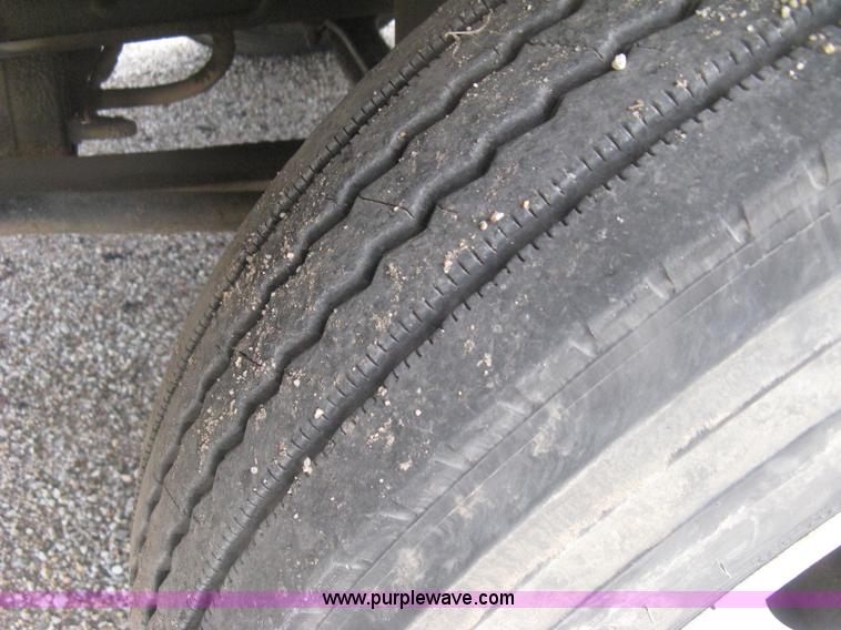 image for item H5382 1999 GMC T6500 box truck