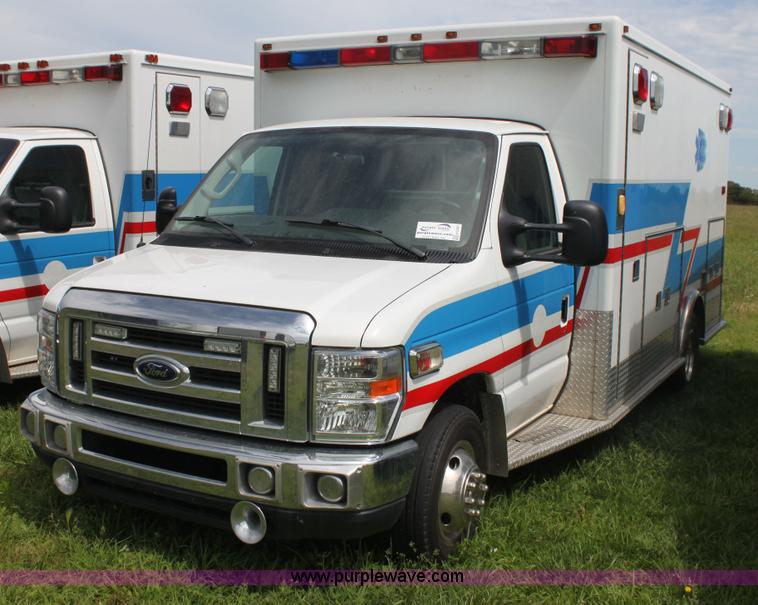 image for item H5387 2010 Ford E450 ambulance