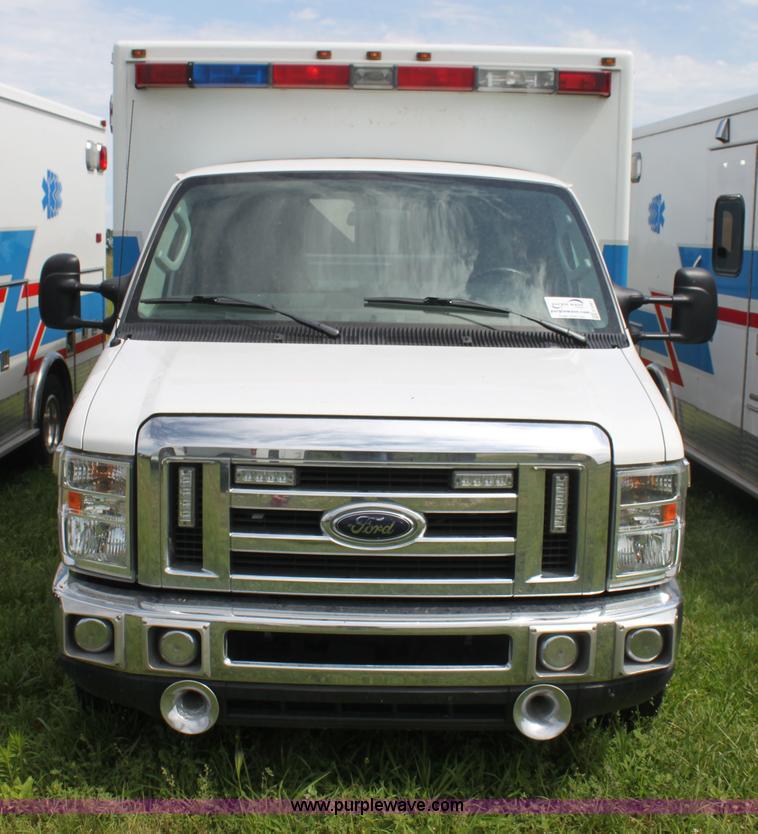 image for item H5387 2010 Ford E450 ambulance