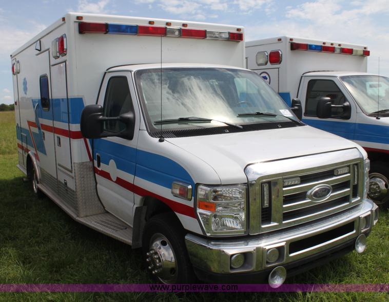 image for item H5387 2010 Ford E450 ambulance