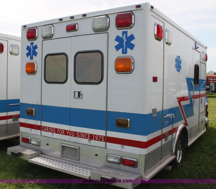 image for item H5387 2010 Ford E450 ambulance
