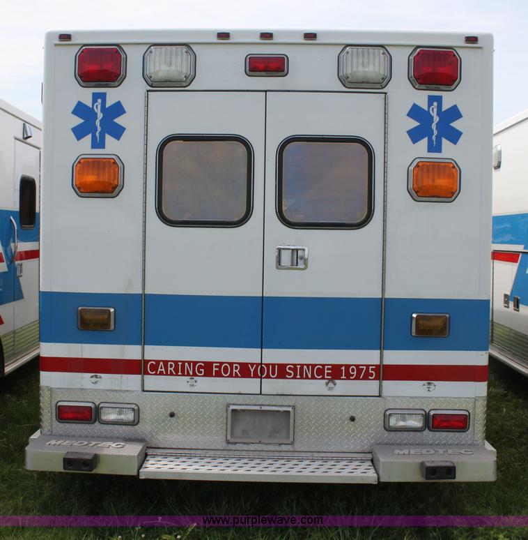 image for item H5387 2010 Ford E450 ambulance