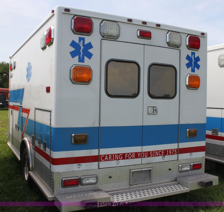 image for item H5387 2010 Ford E450 ambulance