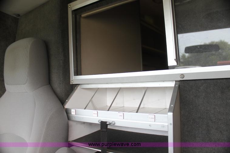 image for item H5387 2010 Ford E450 ambulance