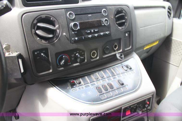 image for item H5387 2010 Ford E450 ambulance