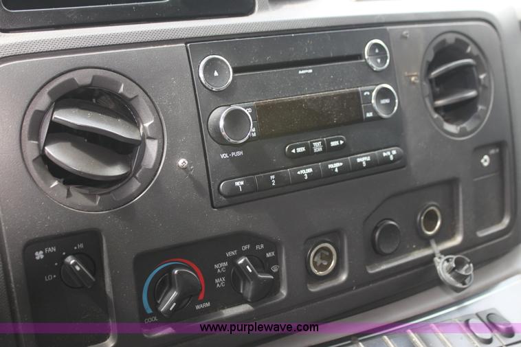 image for item H5387 2010 Ford E450 ambulance