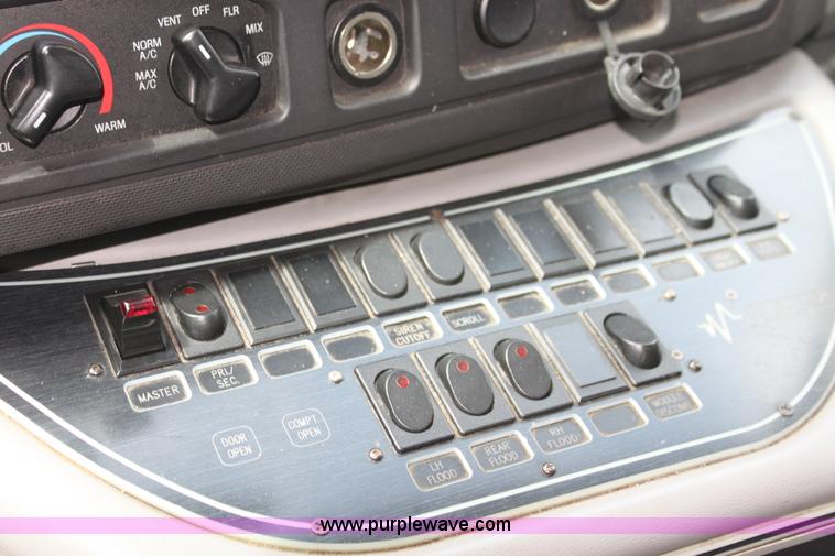 image for item H5387 2010 Ford E450 ambulance