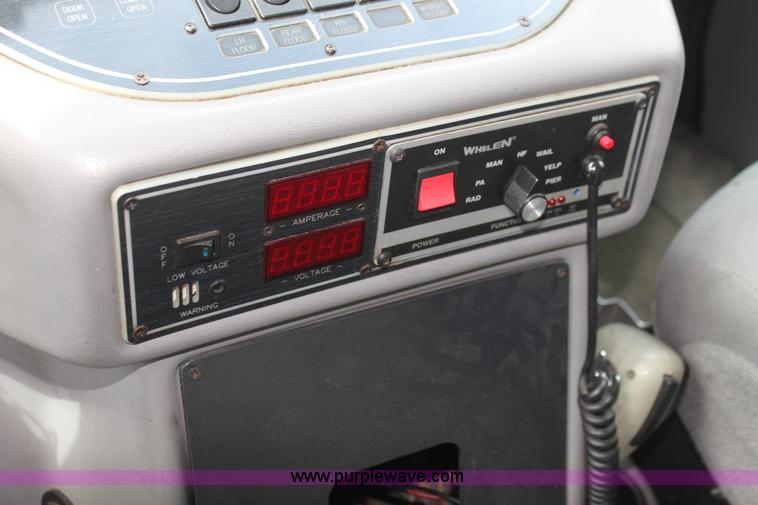 image for item H5387 2010 Ford E450 ambulance