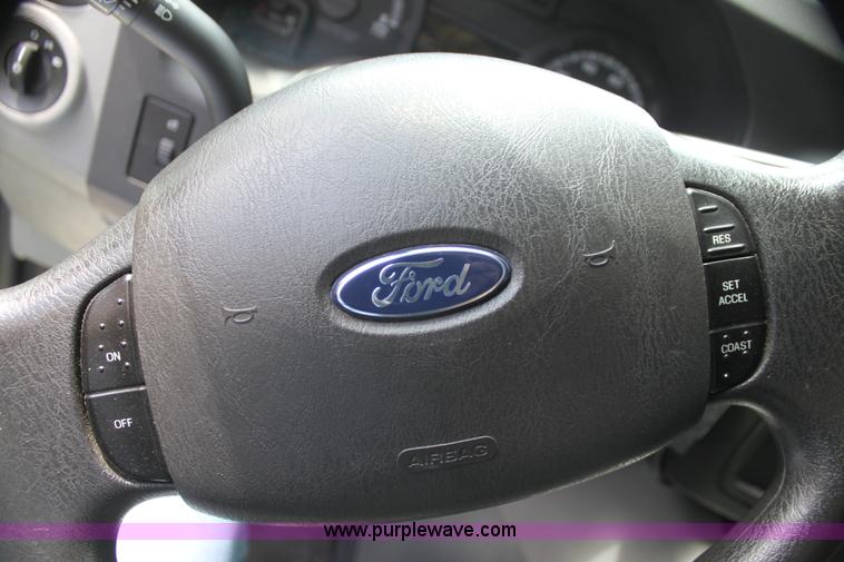 image for item H5387 2010 Ford E450 ambulance