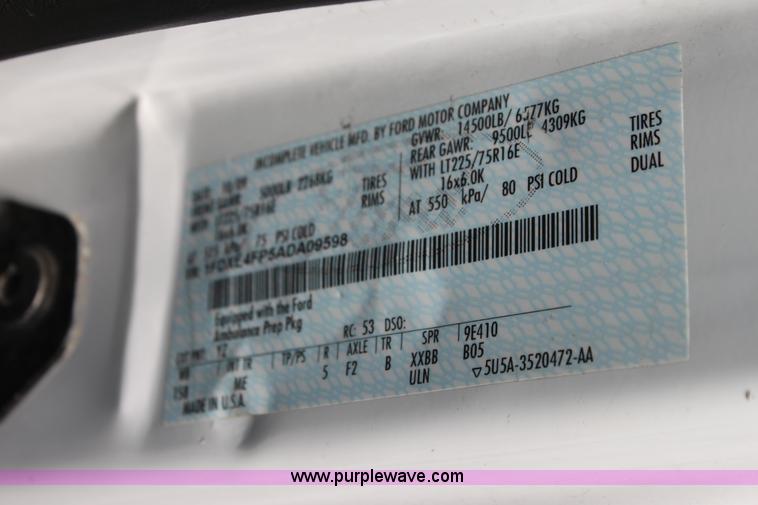 image for item H5387 2010 Ford E450 ambulance