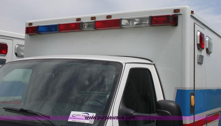 image for item H5387 2010 Ford E450 ambulance