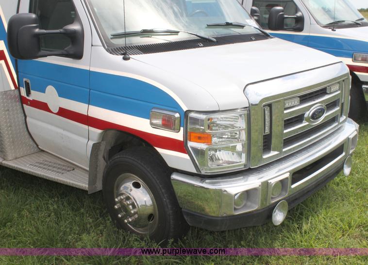 image for item H5387 2010 Ford E450 ambulance