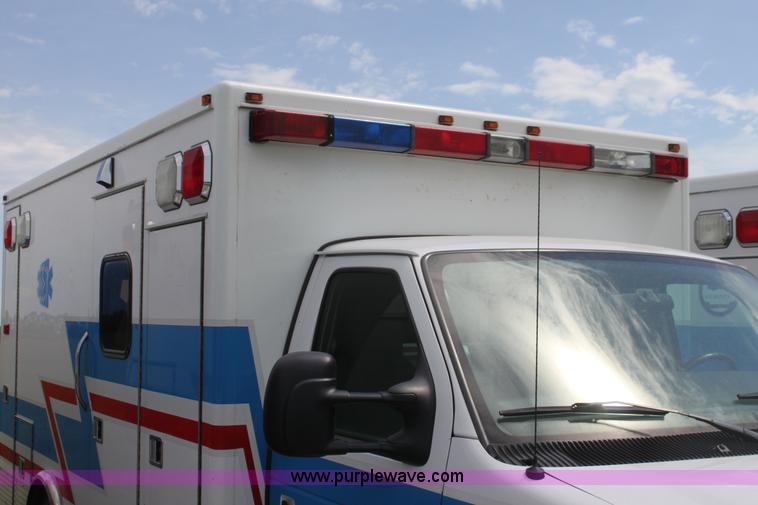 image for item H5387 2010 Ford E450 ambulance