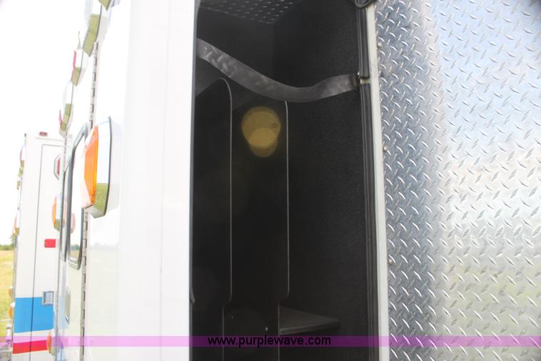 image for item H5387 2010 Ford E450 ambulance