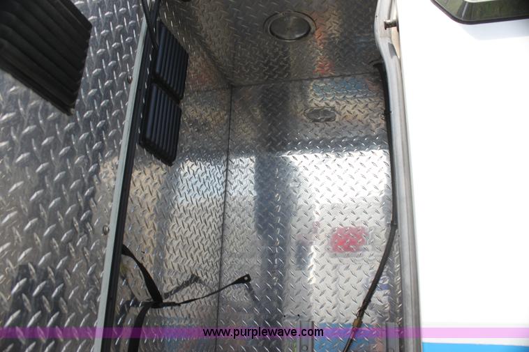 image for item H5387 2010 Ford E450 ambulance