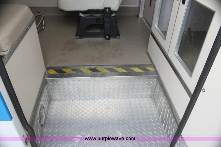 image for item H5387 2010 Ford E450 ambulance
