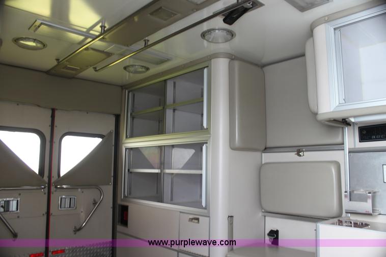 image for item H5387 2010 Ford E450 ambulance