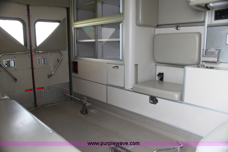 image for item H5387 2010 Ford E450 ambulance