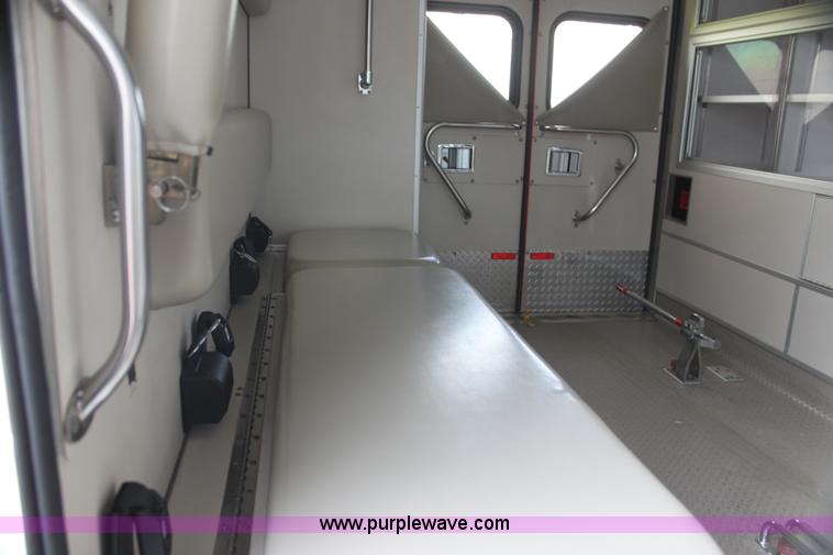 image for item H5387 2010 Ford E450 ambulance