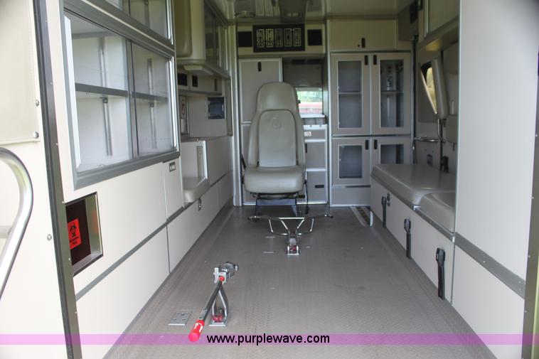 image for item H5387 2010 Ford E450 ambulance