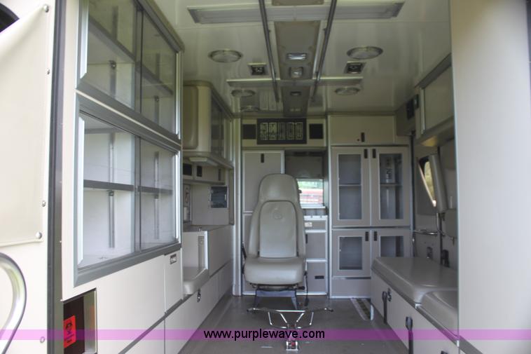 image for item H5387 2010 Ford E450 ambulance