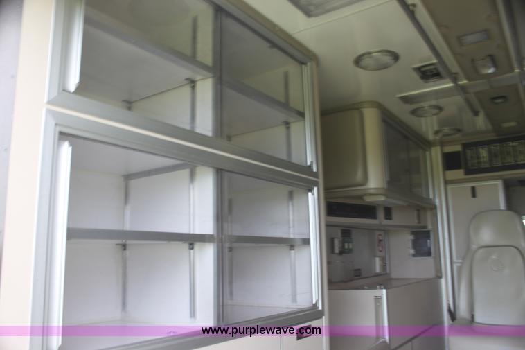 image for item H5387 2010 Ford E450 ambulance