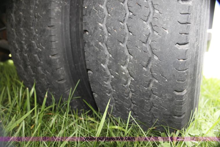 image for item H5387 2010 Ford E450 ambulance