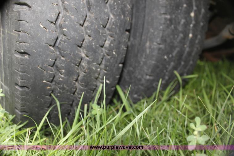 image for item H5387 2010 Ford E450 ambulance