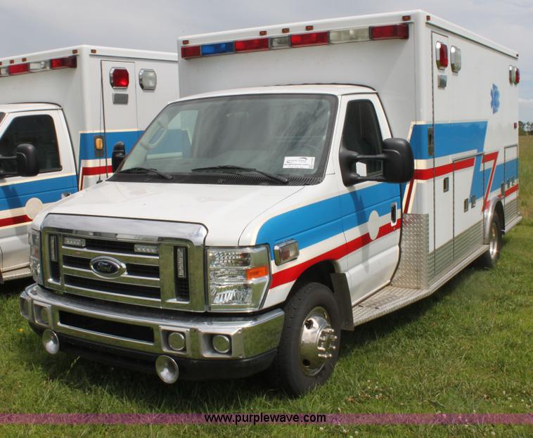 image for item H5388 2009 Ford E450 Super Duty ambulance