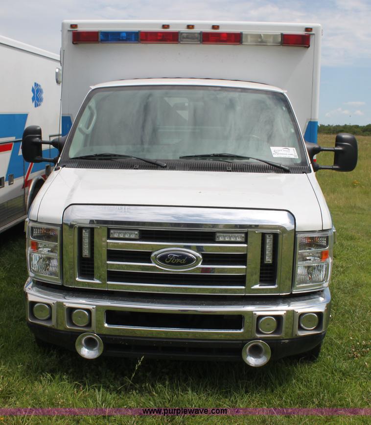 image for item H5388 2009 Ford E450 Super Duty ambulance