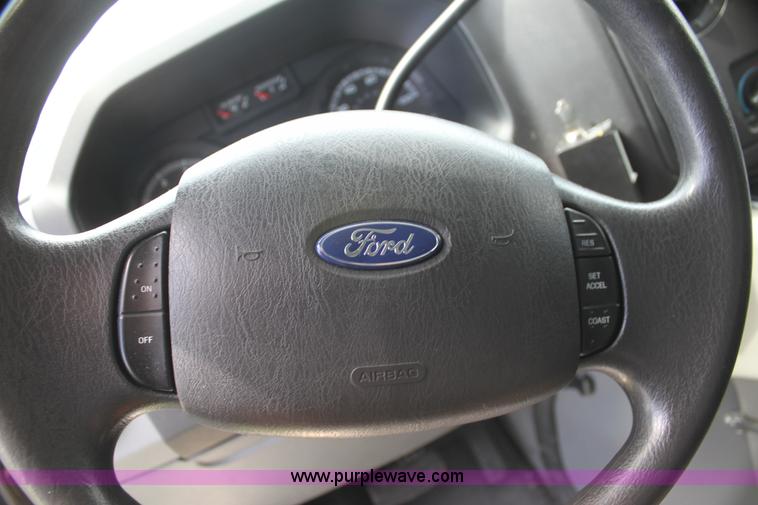 image for item H5388 2009 Ford E450 Super Duty ambulance