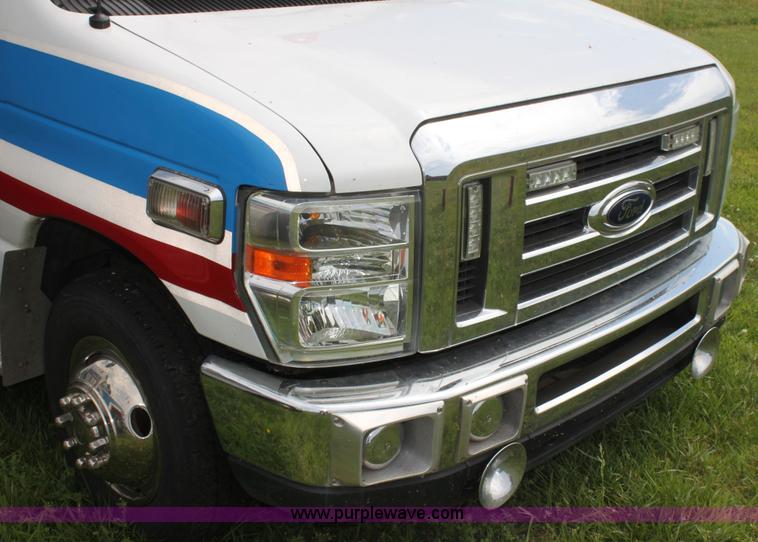 image for item H5388 2009 Ford E450 Super Duty ambulance
