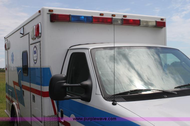 image for item H5388 2009 Ford E450 Super Duty ambulance