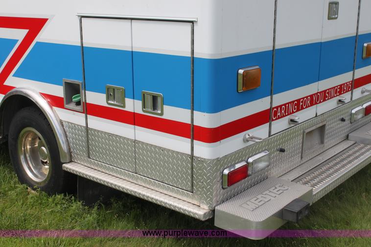 image for item H5388 2009 Ford E450 Super Duty ambulance