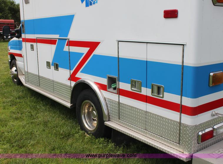 image for item H5388 2009 Ford E450 Super Duty ambulance