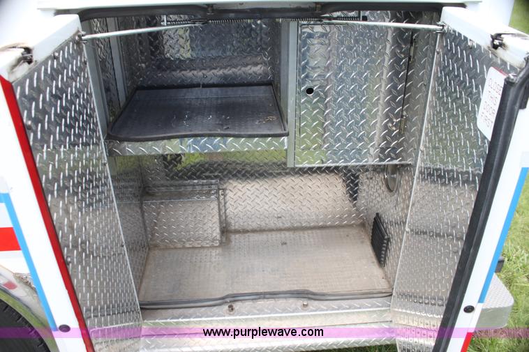 image for item H5388 2009 Ford E450 Super Duty ambulance