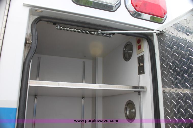 image for item H5388 2009 Ford E450 Super Duty ambulance