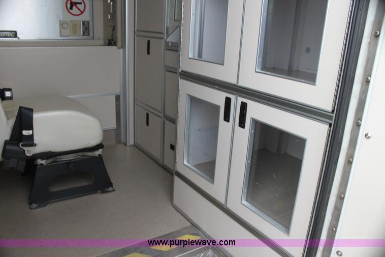 image for item H5388 2009 Ford E450 Super Duty ambulance