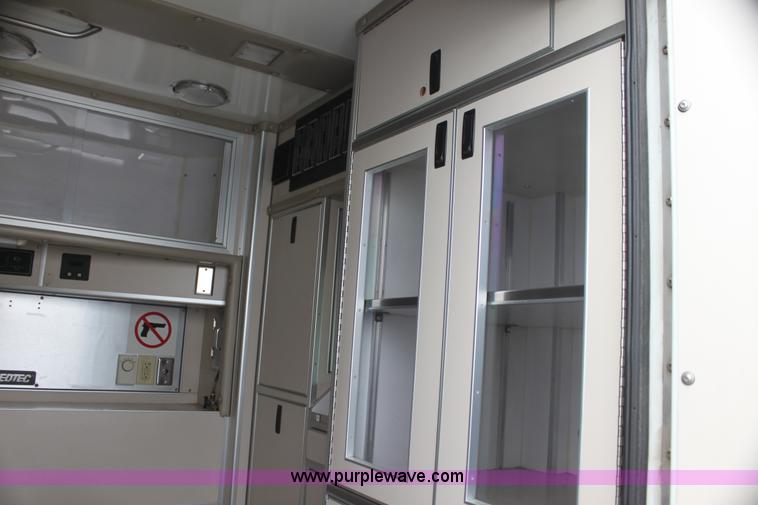 image for item H5388 2009 Ford E450 Super Duty ambulance