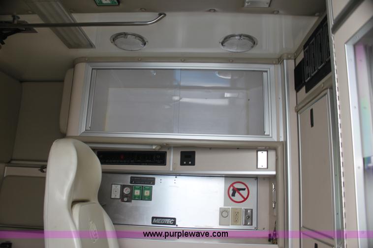 image for item H5388 2009 Ford E450 Super Duty ambulance